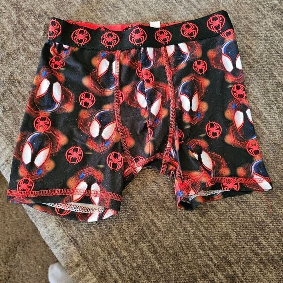 Cute little boys brand new 4 pairs Spiderman underwear size 8 boxer briefs - Picture 3 of 7